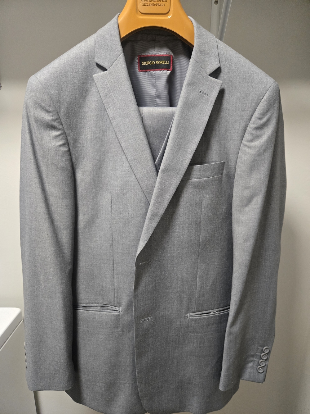 Giorgio Fiorelli Men's Light Gray Suit